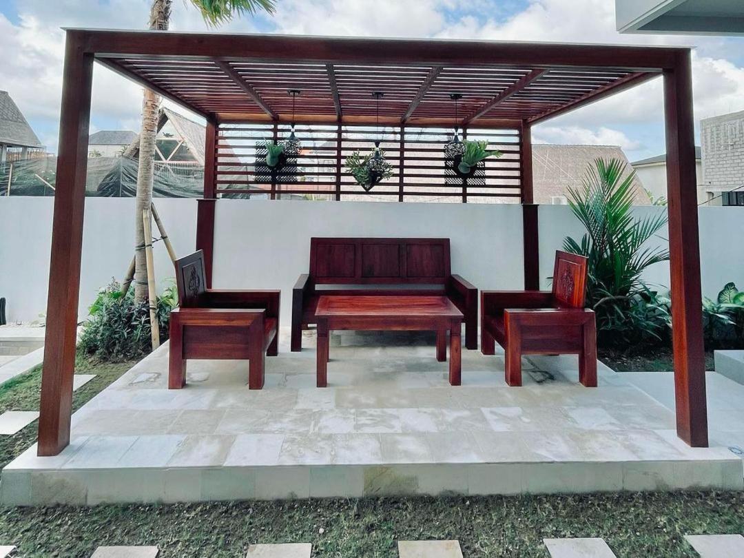 Mega Canggu Guest House Exterior photo